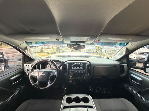 Used 2018 Chevrolet Silverado 2500 LT AWD/4WD image 11