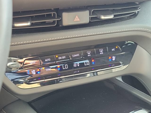Used 2023 Buick Envision Avenir AWD/4WD image 22