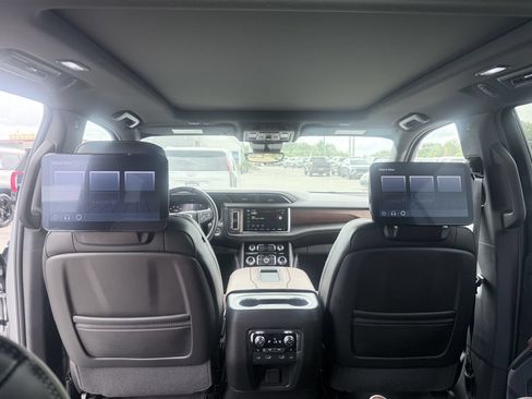 Used 2023 GMC Yukon Denali Ultimate AWD/4WD image 14