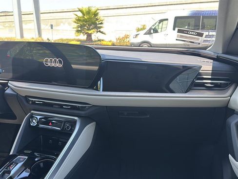 Used 2025 Audi Q5 Premium Plus w/ Premium Plus AWD/4WD image 11