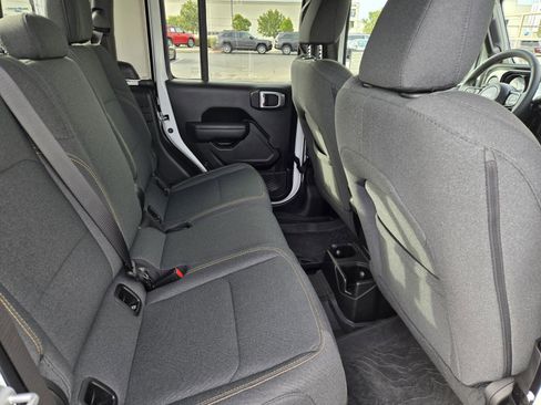 Certified 2024 Jeep Gladiator Sport image 29