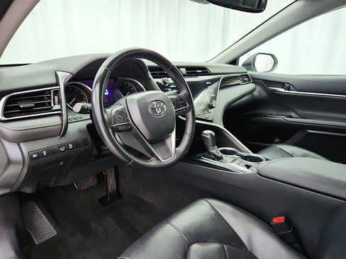 Used 2019 Toyota Camry XLE FWD image 10