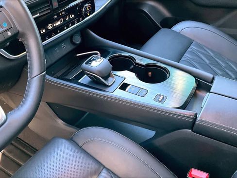 Used 2023 Nissan Rogue Platinum w/ Platinum Premium Package image 15