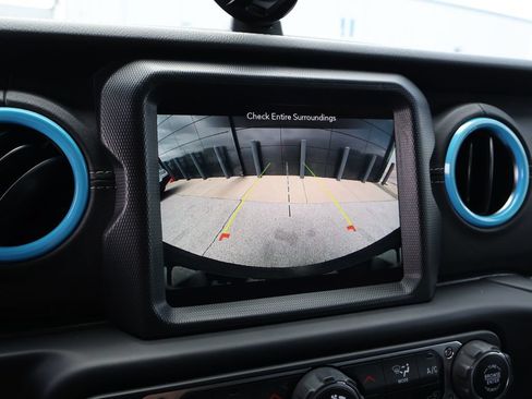 Used 2021 Jeep Wrangler Unlimited Sahara w/ Cold Weather Group AWD/4WD image 32