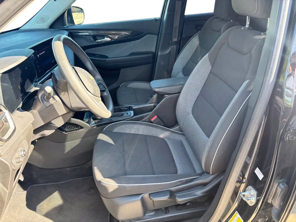 Used 2025 Chevrolet TrailBlazer LT AWD/4WD image 20