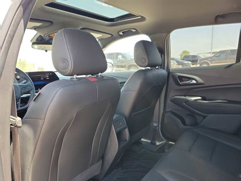 Used 2025 Chevrolet Trax RS w/ Sunroof Package FWD image 16