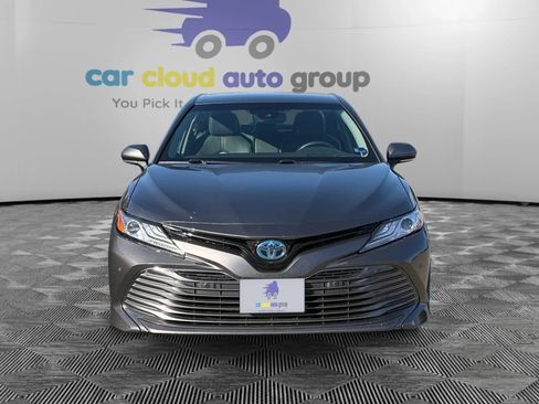 Used 2018 Toyota Camry XLE image 8