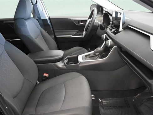 Used 2025 Toyota RAV4 XLE image 21