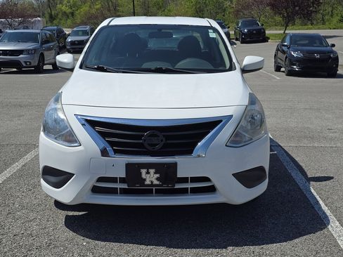 Used 2018 Nissan Versa SV FWD image 9