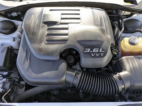 Used 2016 Chrysler 300 Limited image 33