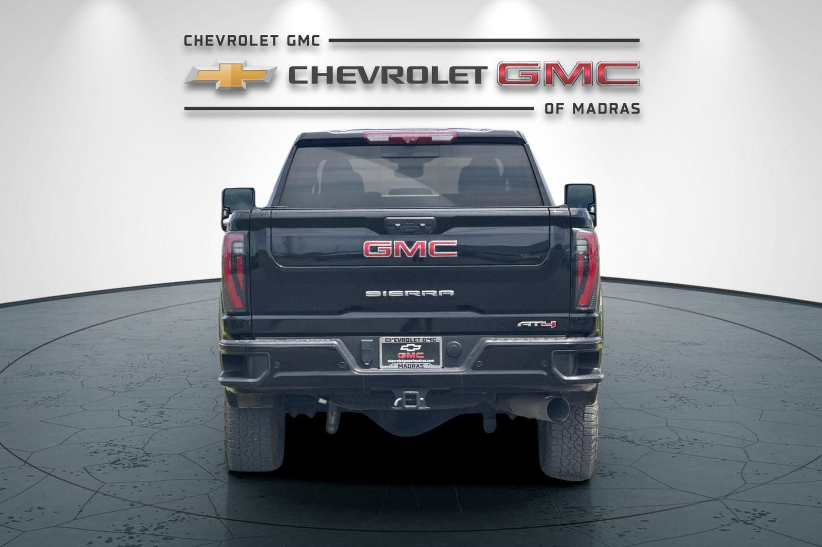 Used 2024 GMC Sierra 2500 AT4 w/ Technology Package AWD/4WD image 4