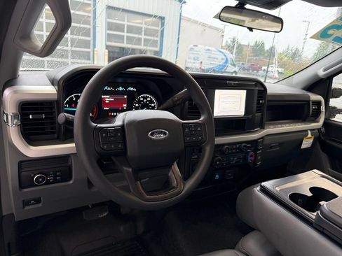 Used 2025 Ford F550 2WD Regular Cab Super Duty image 13