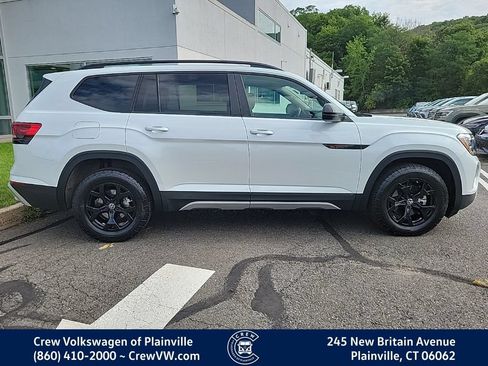 Certified 2024 Volkswagen Atlas Peak Edition SEL AWD/4WD image 33
