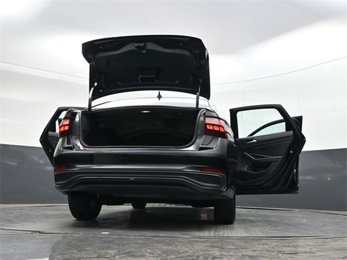 Used 2024 Volkswagen Jetta SE image 39