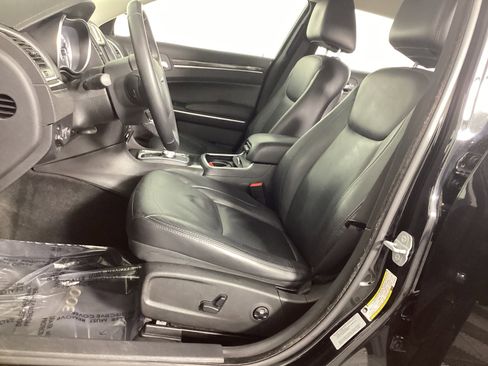 Used 2015 Chrysler 300 Limited image 30