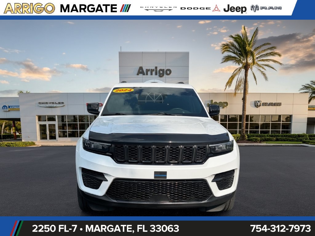 Used 2024 Jeep Grand Cherokee Altitude RWD image 2