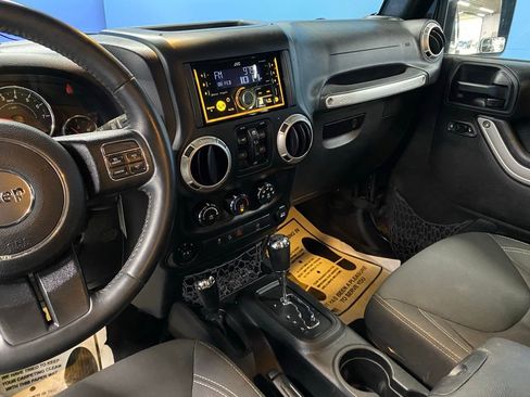 Used 2017 Jeep Wrangler Unlimited Sahara image 24