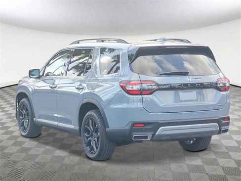 New 2025 Honda Pilot Touring image 4