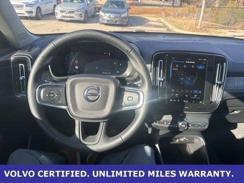 Certified 2025 Volvo XC40 B5 Plus image 19