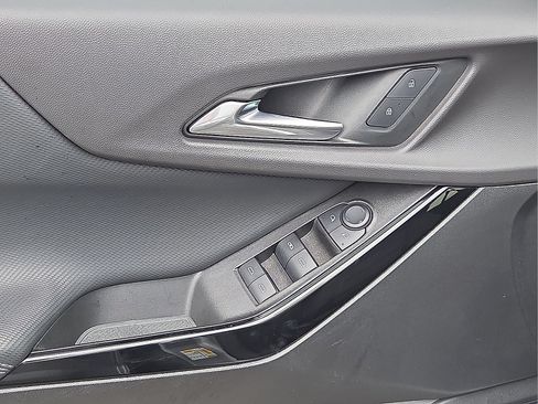 Certified 2025 Chevrolet Equinox LT FWD image 13