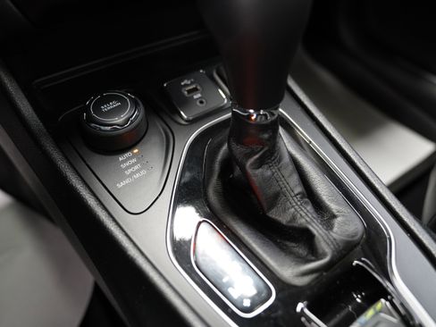 Used 2019 Jeep Cherokee Limited image 20