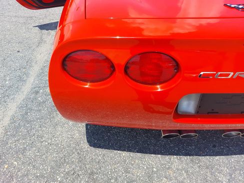 Used 2004 Chevrolet Corvette Coupe w/ Preferred Equipment Group RWD image 27