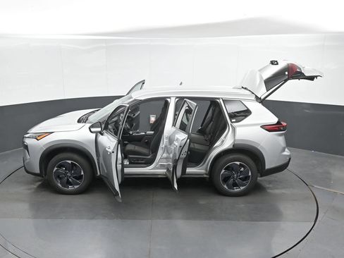 Used 2024 Nissan Rogue SV FWD image 51