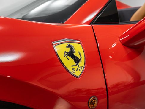 Used 2016 Ferrari 488 Spider image 32