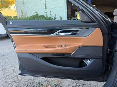 Used 2022 BMW 740i 740i w/ M Sport Package image 11