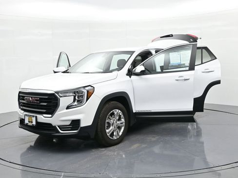 Used 2024 GMC Terrain SLE image 24