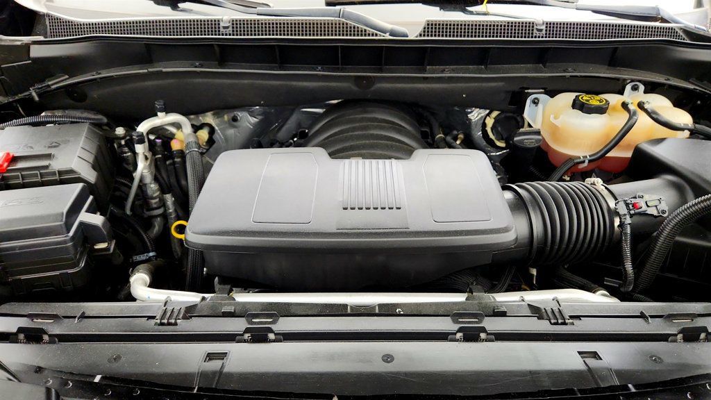 Used 2023 Chevrolet Tahoe Z71 w/ Luxury Package AWD/4WD image 29