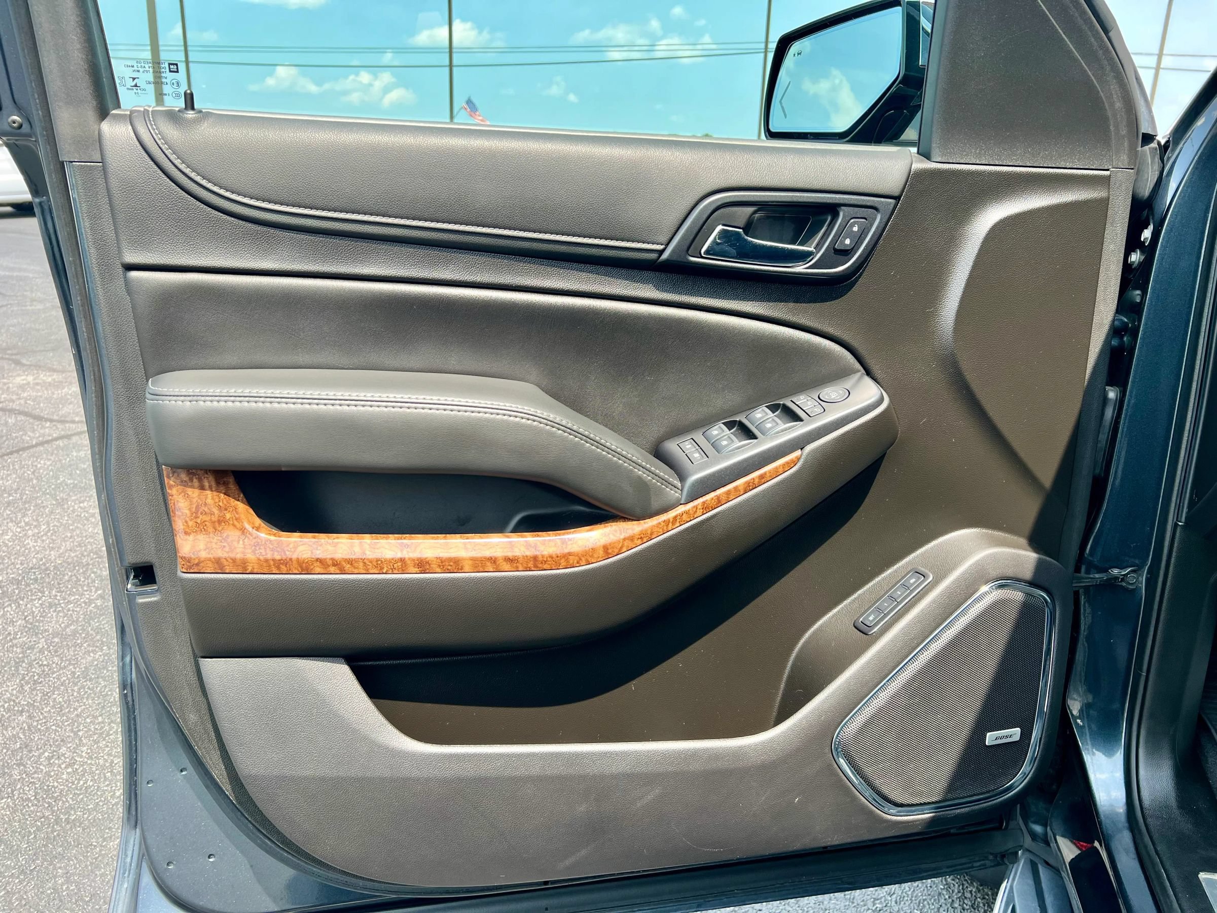 Used 2020 Chevrolet Suburban Premier AWD/4WD image 33