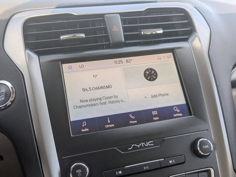 Used 2020 Ford Fusion SE FWD image 21