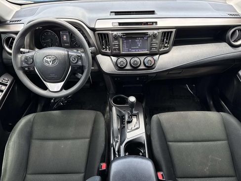 Used 2018 Toyota RAV4 LE FWD image 20