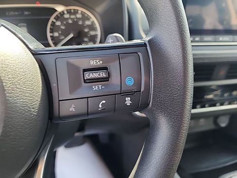 Used 2023 Nissan Rogue SV image 17