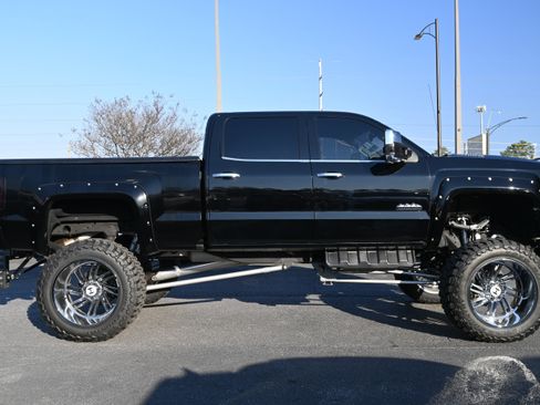 Used 2017 Chevrolet Silverado 2500 High Country w/ Duramax Plus Package image 11