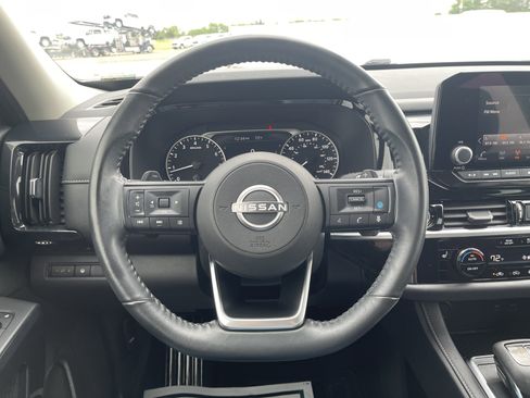 Used 2024 Nissan Pathfinder SV FWD image 17
