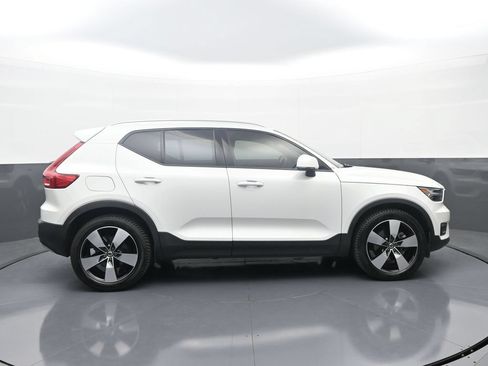 Used 2021 Volvo XC40 T5 Momentum w/ Protection Package Premier AWD/4WD image 8