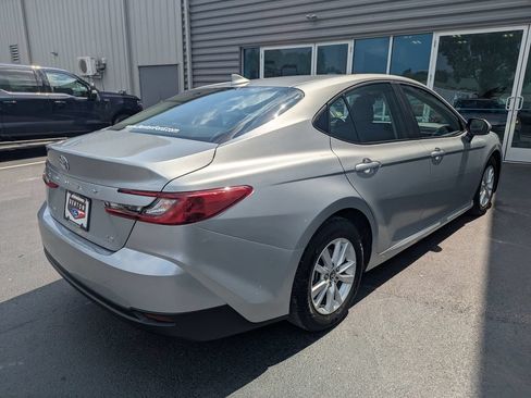 Used 2025 Toyota Camry LE FWD image 5
