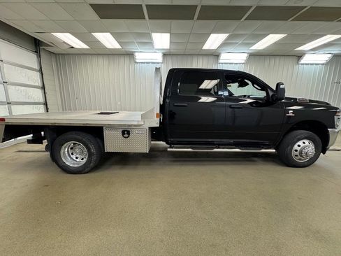 Used 2025 RAM 3500 Tradesman w/ Chrome Appearance Group AWD/4WD image 5