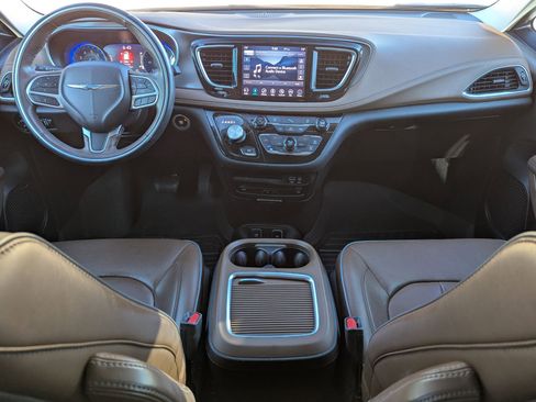 Used 2019 Chrysler Pacifica Limited image 16