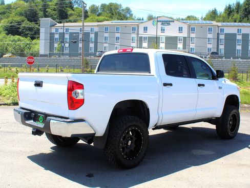 Used 2015 Toyota Tundra SR5 w/ SR5 Upgrade Package AWD/4WD image 7