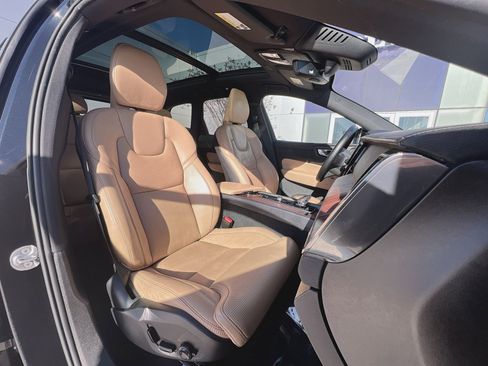 Certified 2023 Volvo XC60 B5 Ultimate w/ Climate Package image 27