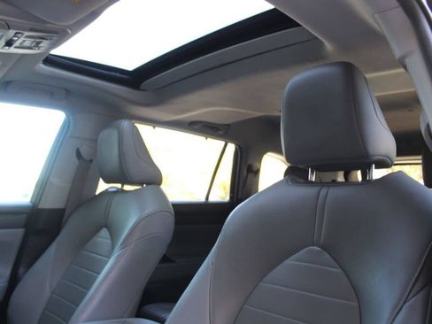 Used 2020 Toyota Highlander XLE FWD image 32