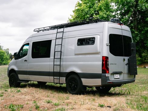 Used 2020 Freightliner Sprinter 2500 AWD/4WD image 4