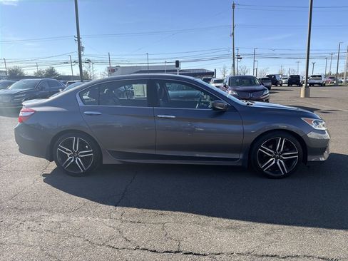 Used 2017 Honda Accord Sport Special Edition image 6