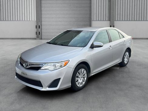 Used 2014 Toyota Camry LE image 26
