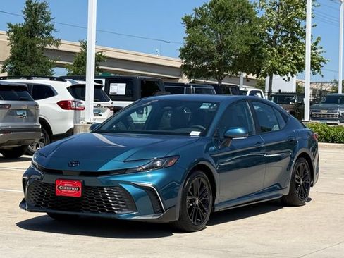 Used 2025 Toyota Camry SE w/ Convenience Package FWD image 7
