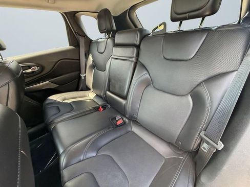 Used 2019 Jeep Cherokee Limited AWD/4WD image 14