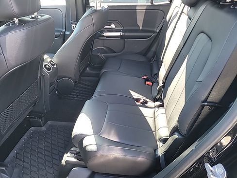 Used 2025 Mercedes-Benz GLB 250 image 6